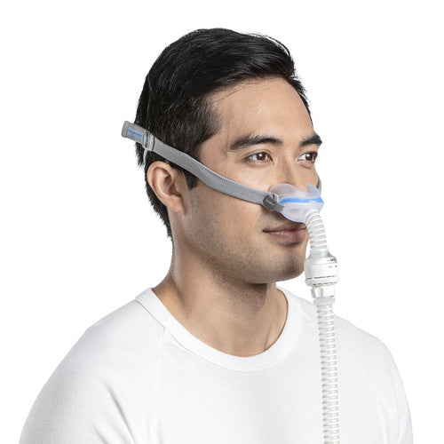 Resmed Air mini male, A man using AirFit™ N30 for AirMini™ oxygen mask